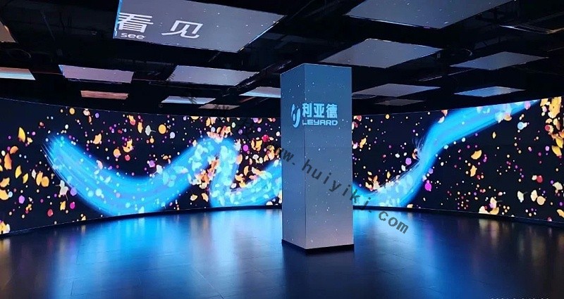 利亞(ya) 德LED柱形屏