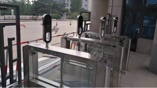 學校安防設備