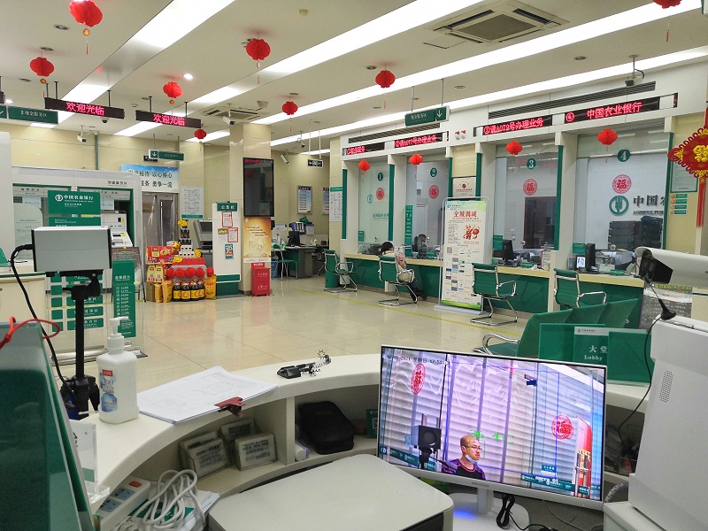 農(nong) 業(ye) 銀行測溫係統安裝效果