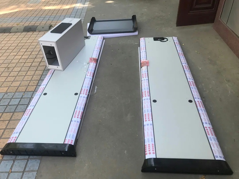 都江堰東(dong) 風渠管理處測溫安檢門安裝