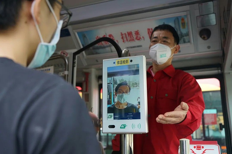 公交車輛乘客測溫預警解決(jue) 方案