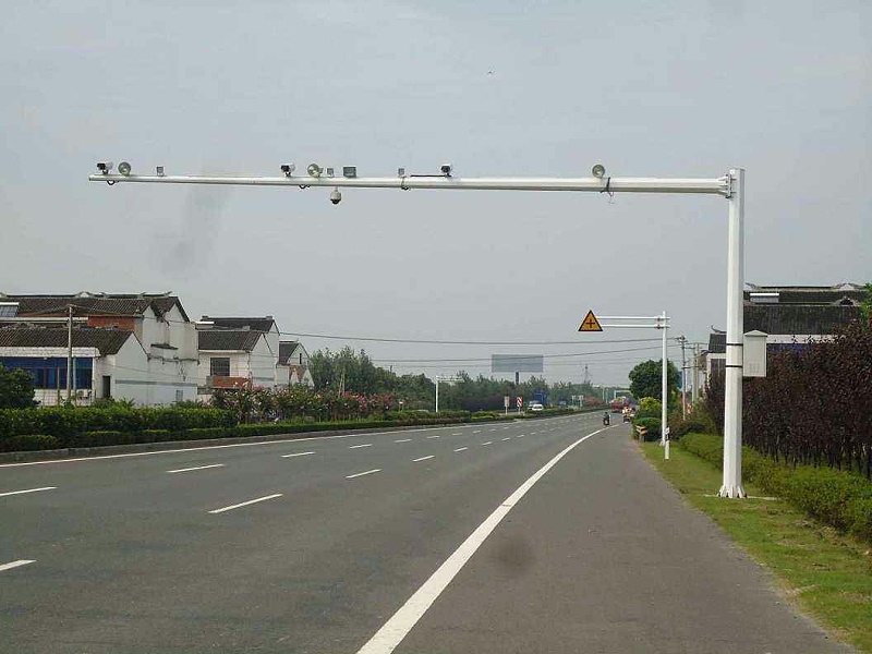 監控攝像頭立杆安裝