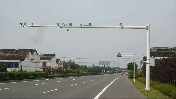 監控攝像頭立杆安裝